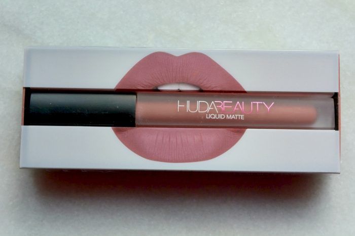 huda-beauty-bombshell-liquid-matte-lipstick-review5