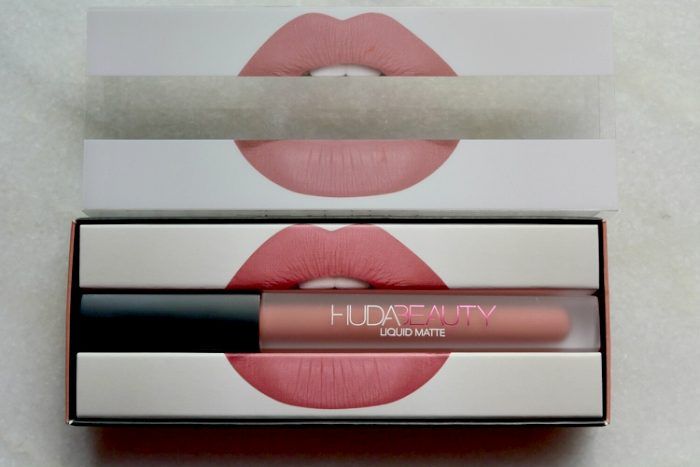 huda-beauty-bombshell-liquid-matte-lipstick-review7