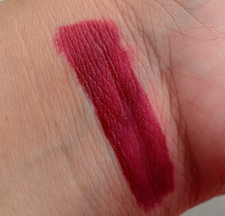 huda-beauty-famous-liquid-matte-lipstick-swatch