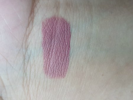 huda-beauty-liquid-matte-lipstick-muse-review10