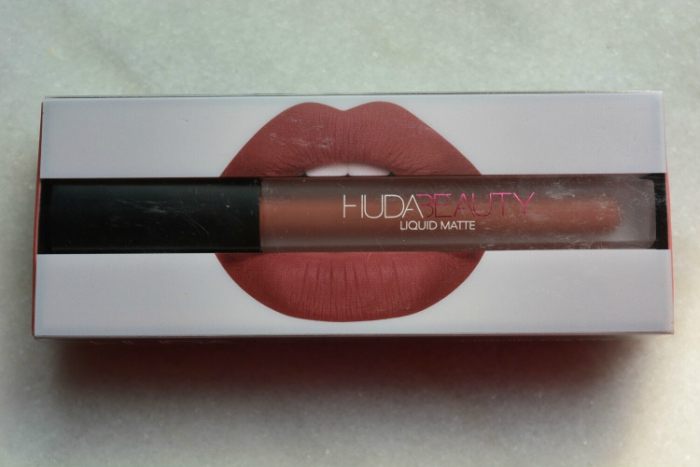 huda-beauty-liquid-matte-lipstick-trendsetter-review1