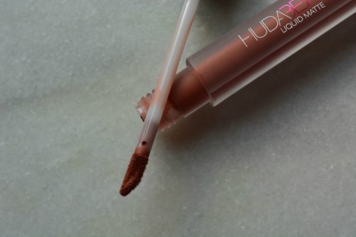 huda-beauty-liquid-matte-lipstick-trendsetter-review10