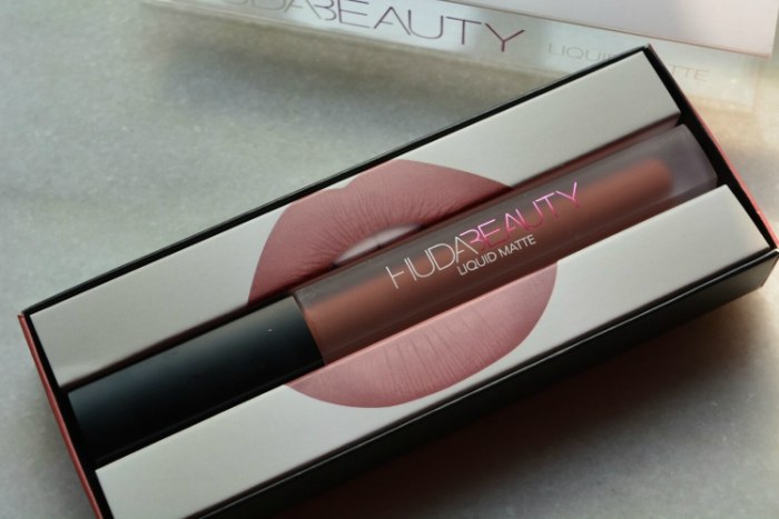 huda-beauty-liquid-matte-lipstick-trendsetter-review3