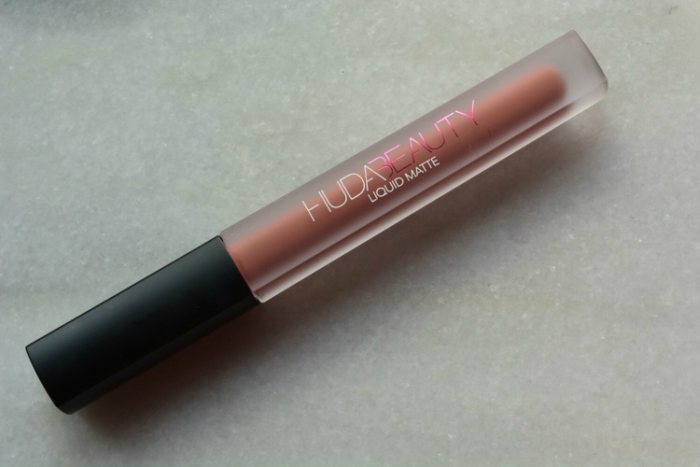 huda-beauty-liquid-matte-lipstick-trendsetter-review5