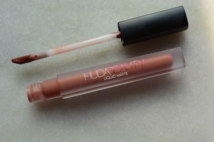 huda-beauty-liquid-matte-lipstick-trendsetter-review7