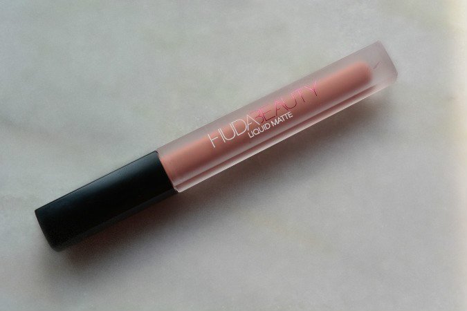 huda-beauty-venus-liquid-matte-lipstick-review