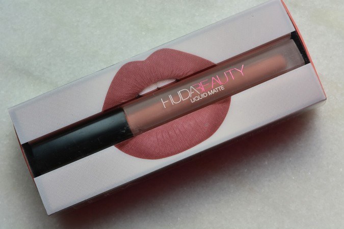 huda-beauty-venus-liquid-matte-lipstick-full-packaging