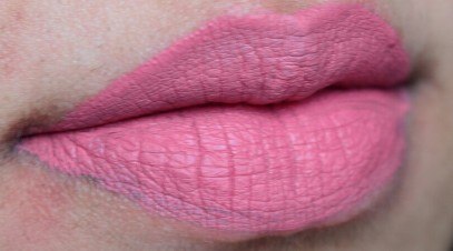 jeffree-star-rose-matter-velour-liquid-lipstick-lip-swatch