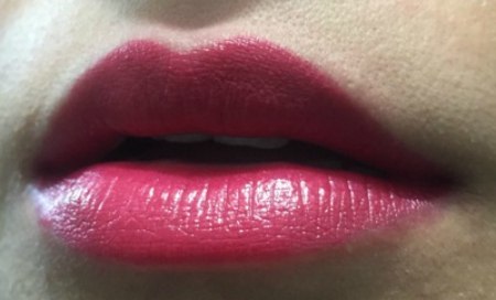 kiko-milano-gossamer-emotion-creamy-lipstick-112-burgundy-review9