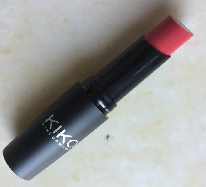 kiko-milano-ultra-glossy-stylo-spf-15-805-strawberry-pink-review5
