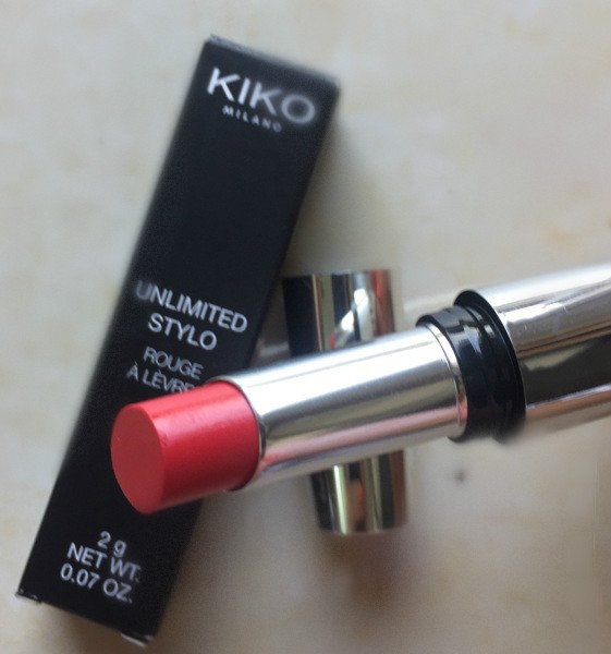 kiko-unlimited-stylo-003-hibiscus-red-long-lasting-lipstick-review