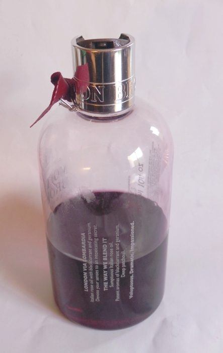 molton-brown-rosa-absolute-bath-and-shower-gel-review2