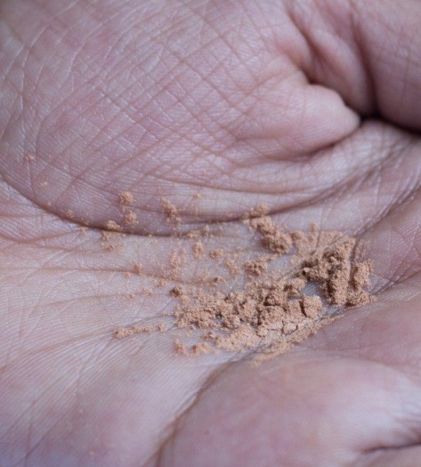 natio-mineral-crystal-loose-foundation-swatch