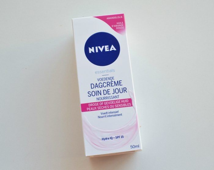 nivea-daily-essentials-light-moisturising-day-cream-dry-and-sensitive-skin-spf-15-review