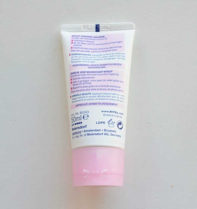 nivea-daily-essentials-light-moisturising-day-cream-dry-and-sensitive-skin-spf-15-review3