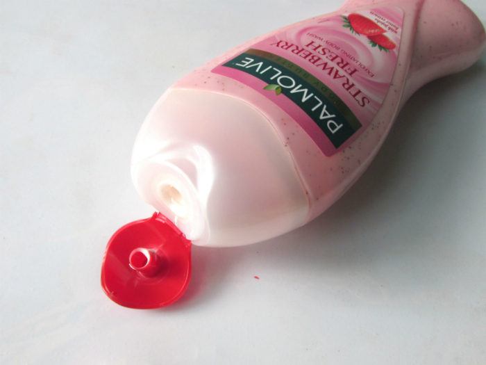 palmolive-body-butter-strawberry-fresh-exfoliating-body-wash-review4