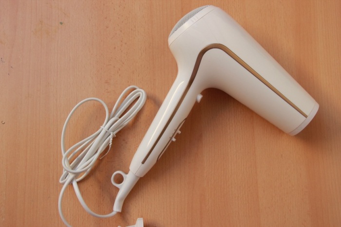 ThermoProtect Ionic Hairdryer HP823410  Philips