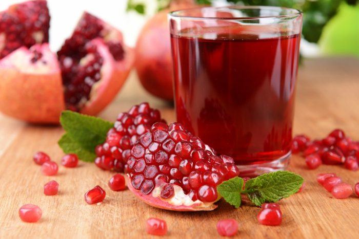pomegranate-seeds-and-juice