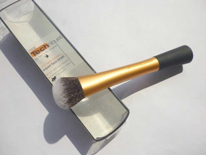 real-techniques-expert-face-brush