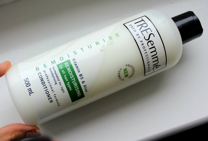 tresemme-cleanse-and-replenish-remoisturise-conditioner-review1