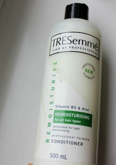 tresemme-cleanse-and-replenish-remoisturise-conditioner-review2