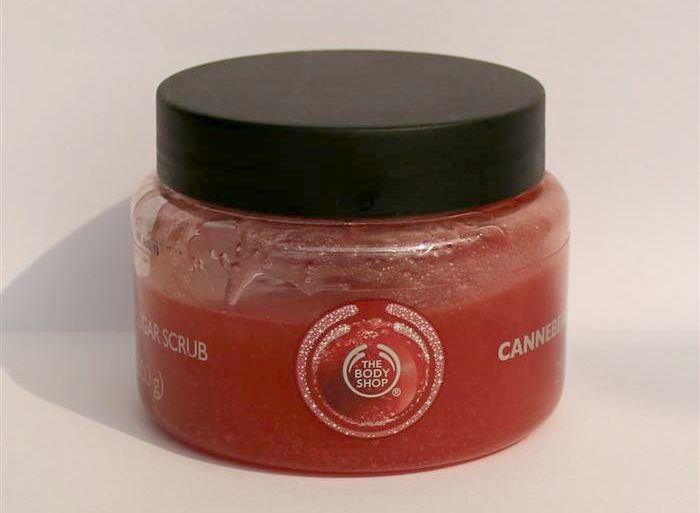 the-body-shop-frosted-cranberry-sugar-scrub-review