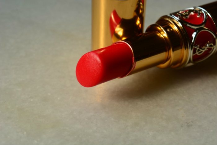 ysl-rouge-volupte-shine-oil-in-stick-45-rouge-tuxedo-review3