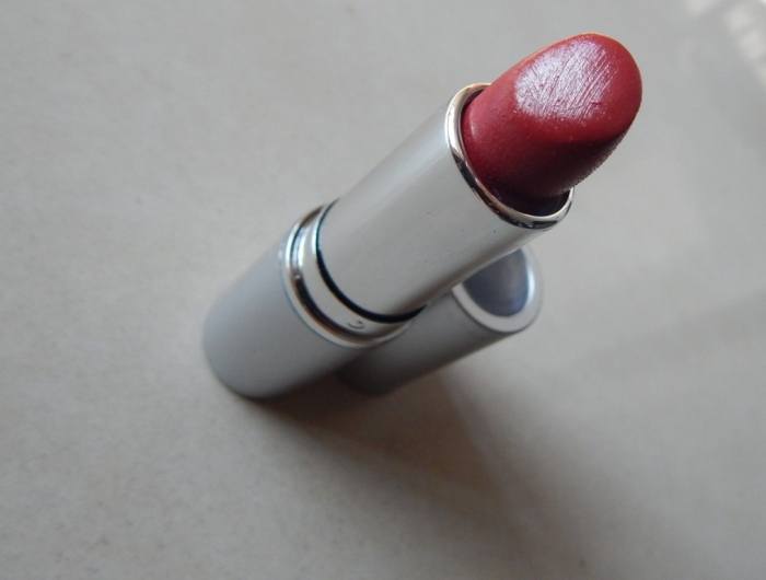 2True Cosmetics Colour Drench Lipstick - Shade 1 Review4