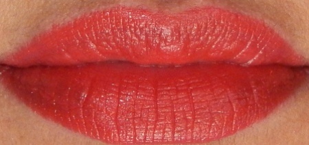 2True Cosmetics Colour Drench Lipstick - Shade 11 Review5