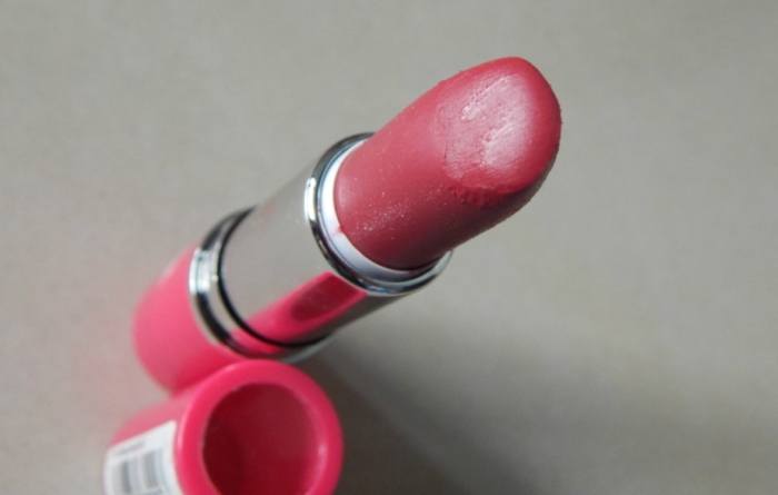 2True Cosmetics Matte Lipstick - Shade 5 Review4