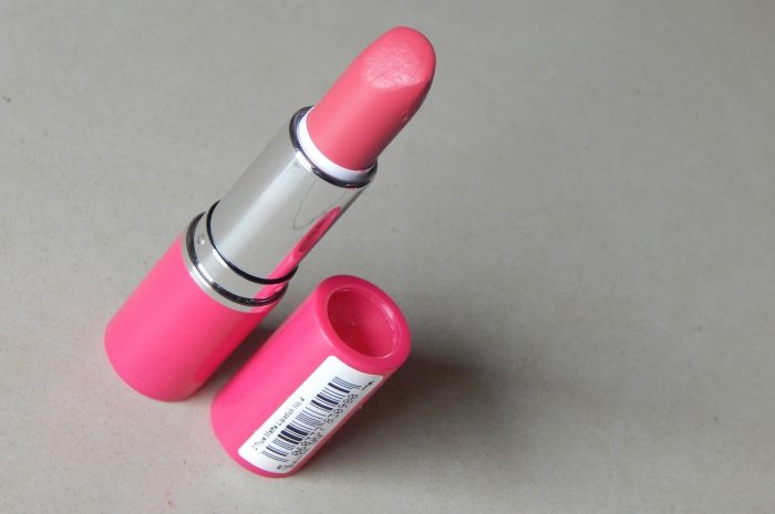 2True Cosmetics Matte Lipstick – Shade 3 Review2