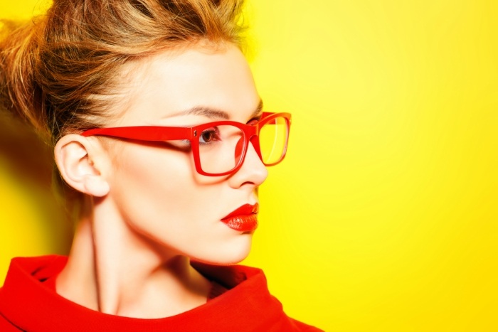 7 Beauty Tricks for Girls Who Wear Glasses1