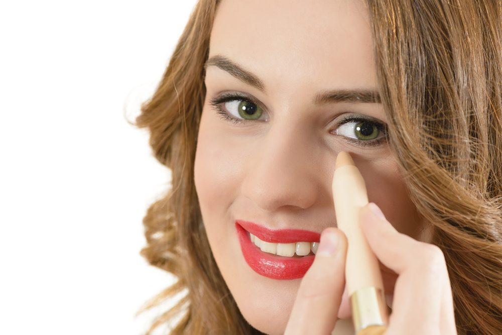 7-makeup-hacks-to-make-a-big-nose-look-smaller1