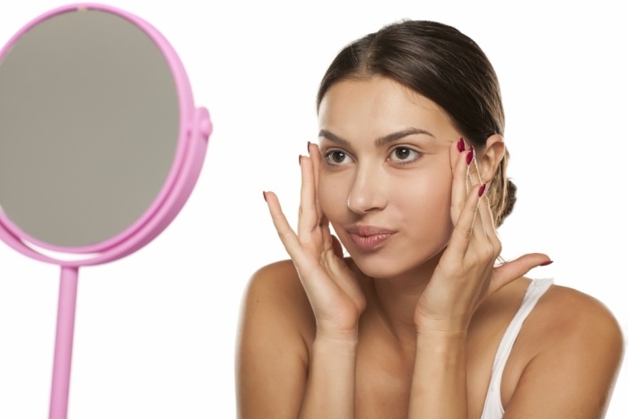 8 Common Mistakes You are Committing While Concealing a Pimple2