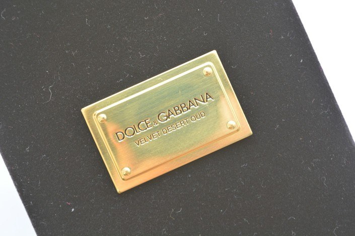 Dolce and Gabbana Velvet Desert Oud Eau De Parfum label