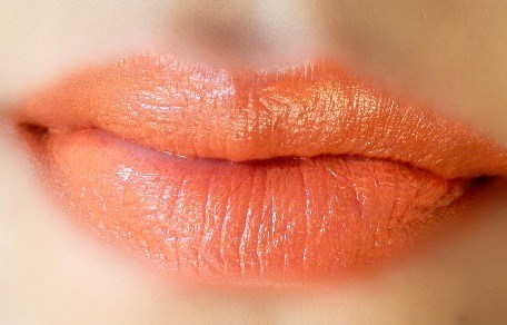 Elle-18-Sunset-Orange-Color-Boost-Lipstick-swatch-on-lips