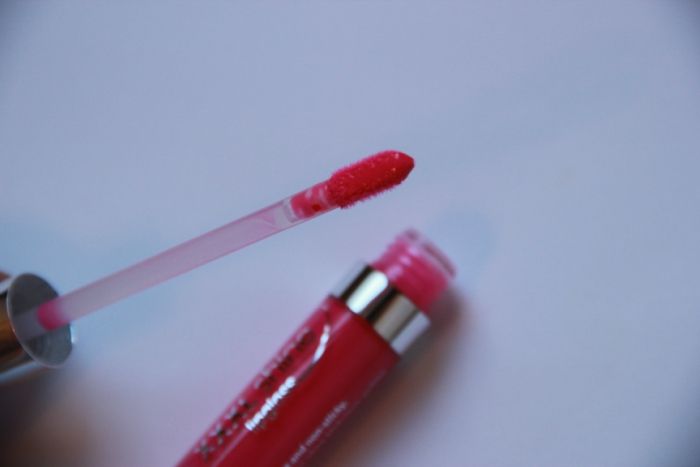 Essence XXXL Shine Lipgloss #36Popping Pink Review3