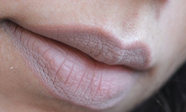 Kat Von D Bow N Arrow Everlasting Liquid Lipstick swatch on lips
