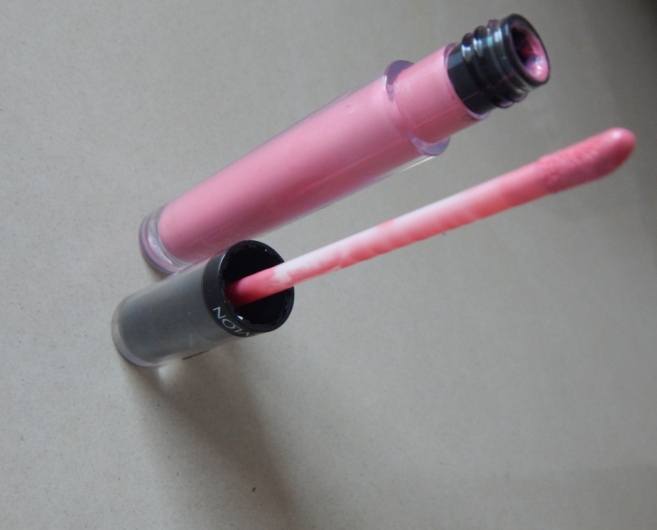 Revlon Prime Pink 04 Colorstay Ultimate Liquid Lipstick tube