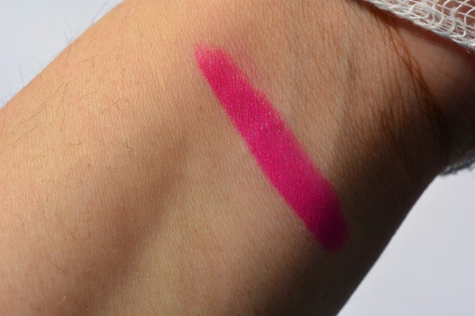 rodin-winks-olio-lusso-luxury-lipstick-swatch-on-hands