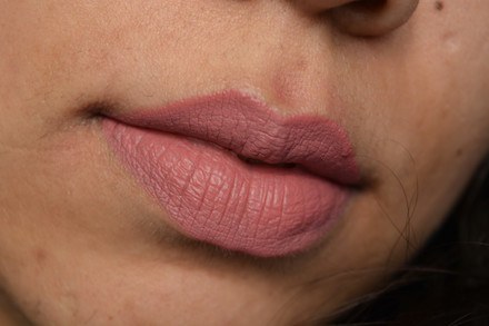 sephora-collection-marvelous-mauve-cream-lip-stain-swatch-on-lips