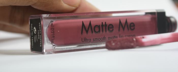 Sleek MakeUp Matte Me Ultra Smooth Lip Cream - Velvet Slippers Review4