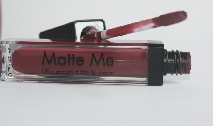 Sleek MakeUp Matte Me Ultra Smooth Lip Cream - Velvet Slippers Review6