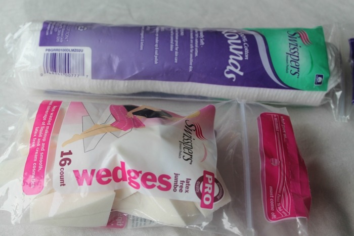 Swisspers Latex-Free Professional Cosmetic Wedges and 100% Cotton Rounds Review