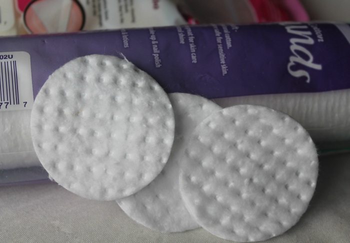 Swisspers Latex-Free Professional Cosmetic Wedges and 100% Cotton Rounds Review4