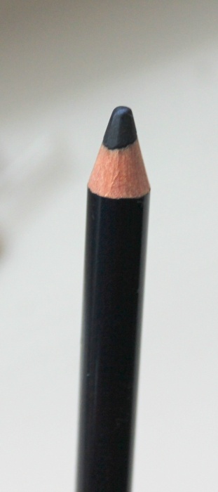 The Body Shop Smoky Eye Definer Pencil - Navy Blue Review4