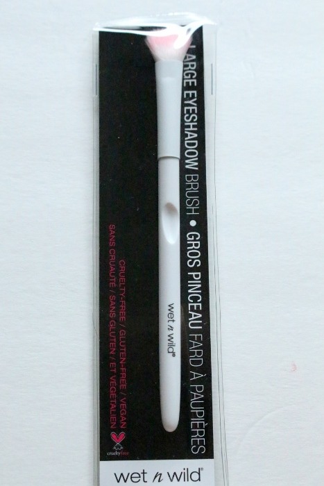 Wet n Wild Large Eyeshadow Brush packaging