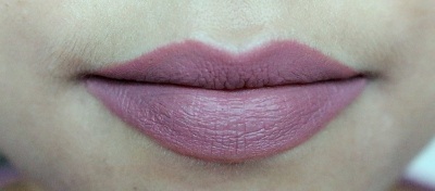 wet-n-wild-rebel-rose-megalast-liquid-catsuit-matte-lipstick-lip-swatch