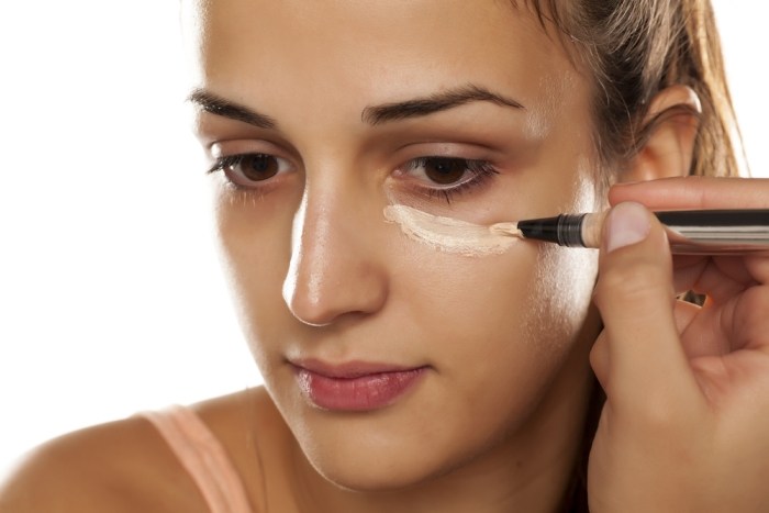 10 Effective Ways to Cover Up Dark Circles4