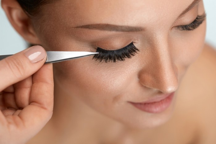 10 Mascara Tips for Girls with Short Eyelashes1